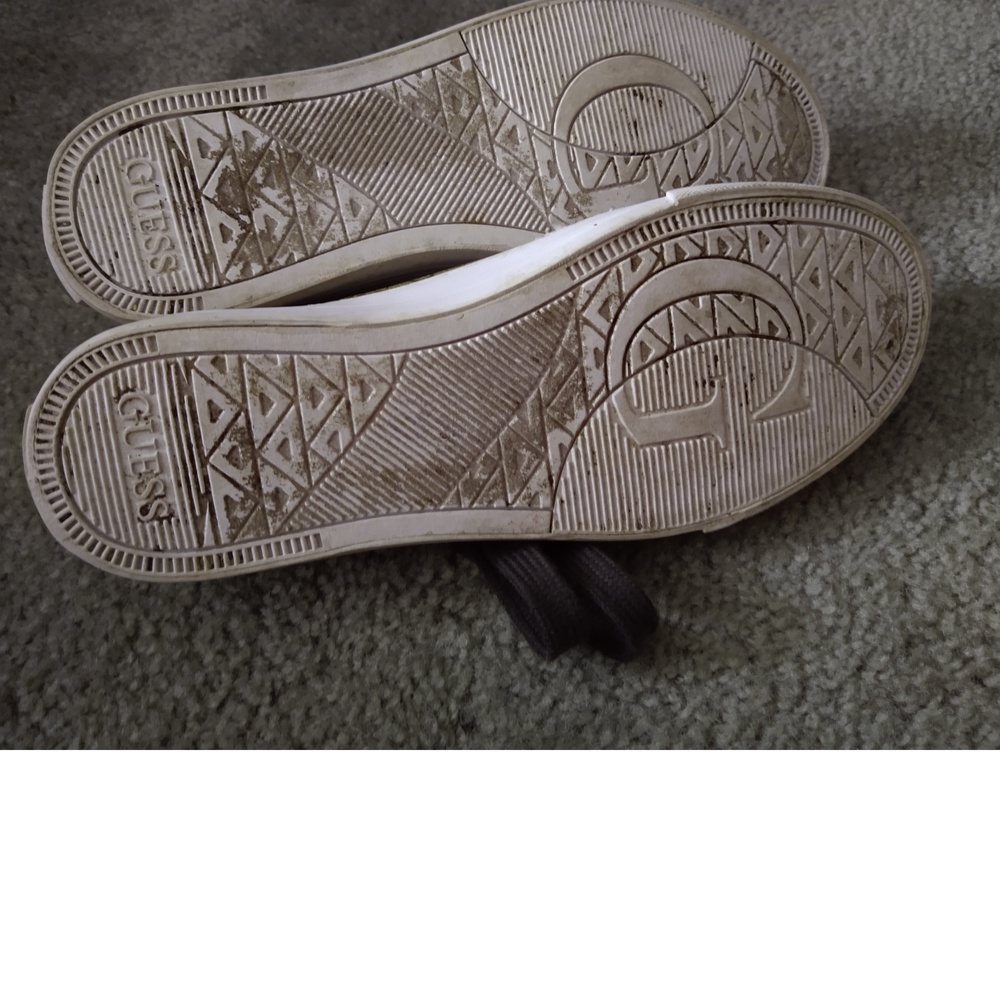 GUESS GOLD SNEAKERS - BEAUTIFUL - SIZE 7 - Picture 6 of 7